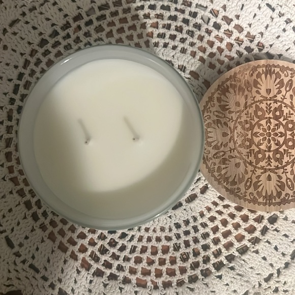 Saddle & Cardamom Scented Candle - Picture 4 of 13